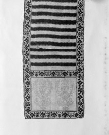 Muzeum Narodowe - zbiory - pas jedwabny dwustronny - Turcja /Stambuł? XVIII wiek/ - głowa i wciąża /fragment/, skan 1
