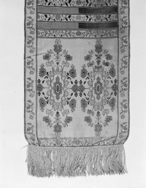 Muzeum Narodowe - od. Muzeum Sztuk Użytkowych - zbiory - pas jedwabny czterostronny - /XVIII wiek/ - głowa i wciąża /fragment/ - awers, skan 1