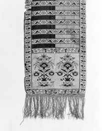 Muzeum Diecezjalne - zbiory - pas jedwabny dwustronny - Lyon /1785 - 1792 rok/ -  głowa i wciąża /fragment/ - awers, skan 1