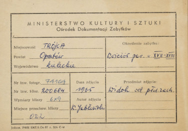 Kościół parafialny św. Trójcy -  widok ogólny od strony płd. - zach. - metryczka, skan 1