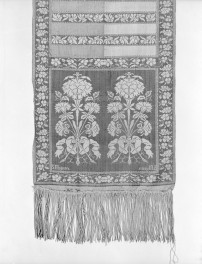Muzeum Diecezjalne - zbiory - pas jedwabny czterostronny - Kobyłka /Szczepan Filsjean 1787 - 1794 rok/ - głowa i wciąża /fragment/ - awers, skan 1