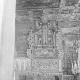 kościół pw. św. Jana Chrzciciela - wnętrze - nawa główna - ściana północna - fragment - organy, skan 1