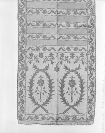 Muzeum Diecezjalne - zbiory - pas jedwabny trójstronny - Kobyłka /1781 - 1784 rok/ - głowa i wciąża /fragment/ - awers, skan 1