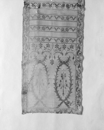 Muzeum Narodowe - zbiory - pas jedwabny dwustronny - /XVIII wiek/ - głowa i wciąża /fragment/ - awers, skan 1