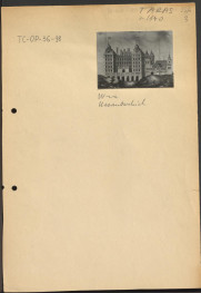 karta z opisem i fotografia przedstawiająca reprodukcję Pałacu Kazanowskich w Warszawie XIX w., odnoszące się do stanu z XVII w. Dopisano „Taras, 
~ 1640, W-wa, Kazanowskich”, skan 1