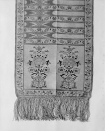 Muzeum Narodowe - zbiory - pas jedwabny czterostronny - Lipków /Paschalis Jakubowicz 1791 - 1794 rok/ - głowa i wciąża /fragment/ - awers, skan 1