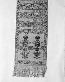 Muzeum Narodowe - zbiory - pas jedwabny czterostronny - Kraków /Franciszek Masłowski 1781 - 1806 rok/ - głowa i wciąża /fragment/ - awers, skan 1