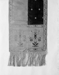 Muzeum Narodowe - zbiory - pas lity czterostronny - Słuck /Jan Madżarski 1767 - 1780 rok/ - głowa i wciąża /fragment/ - awers, skan 1