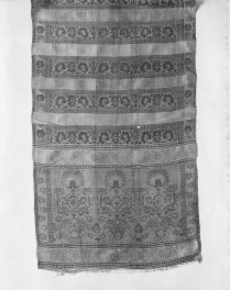 Muzeum Narodowe - zbiory - pas jedwabny dwustronny - Pokrowsko k. Moskwy /Gerasim Mironow XVIII wiek/ - głowa i wciąża /fragment/ - awers, skan 1