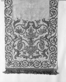 Muzeum Narodowe - zbiory - pas jedwabny haftowany dwustronny - Polska /XVIII wiek/ - głowa i wciąża /fragment/ - awers, skan 1