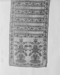 Muzeum Narodowe - zbiory - pas jedwabny czterostronny - Kraków /Franciszek Masłowski 1781 - 1806 rok/ - głowa i wciąża /fragment/ - awers, skan 1