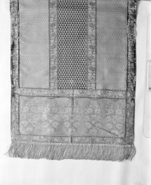 Muzeum Narodowe - zbiory - pas lity trójstronny - Persja /1700 - 1721 rok/ - głowa i wciąża /fragment/ - awers, skan 1