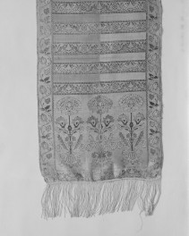 Muzeum Narodowe - zbiory - pas jedwabny dwustronny - Kraków /Antoni Puciłowski lub Daniel Chmielewski XVIII wiek/ - głowa i wciąża /fragment/ - awers, skan 1