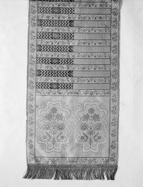 Muzeum Narodowe - zbiory - pas jedwabny czterostronny - Słuck /Jan Madżarski 1767 - 1780 rok/ - głowa i wciąża /fragment/ - awers, skan 1