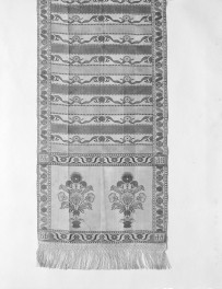 Muzeum Narodowe - zbiory - pas jedwabny dwustronny - Rosja /XVIII wiek/ - głowa i wciąża /fragment/ - awers, skan 1