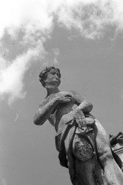 Ogród Saski - Rzeźba alegoryczna - fragment, skan 1
