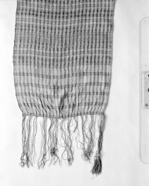 Muzeum Narodowe - zbiory - pas jedwabny dwustronny - /XVIII wiek/ - głowa i wciąża /fragment/ - awers, skan 1