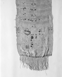 Muzeum Narodowe - zbiory - pas jedwabny czterostronny - Kobyłka /Szczepan Filsjean 1787 - 1794 rok/ - głowa i wciąża /fragment/ - awers, skan 1