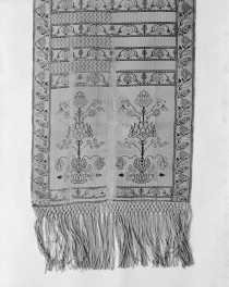 Muzeum Narodowe - zbiory - pas jedwabny czterostronny - Kraków /Antoni Puciłowski lub Daniel Chmielewski XVIII wiek/ - głowa i wciąża /fragment/ - awers, skan 1