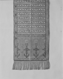 Muzeum Narodowe - zbiory - pas lity czterostronny - Kobyłka /1781 - 1784 rok/ - głowa i wciąża /fragment/ - awers, skan 1