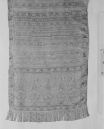 Muzeum Narodowe - zbiory - pas jedwabny jednostronny - Kaszan, Persja /1700 - 1722 rok/ - głowa i wciąża /fragment/ - awers, skan 1