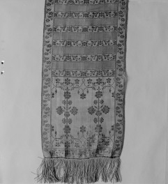 Muzeum Narodowe - zbiory - pas jedwabny czterostronny - Kobyłka /1781 - 1794 rok/ - głowa i wciąża /fragment/ - awers, skan 1