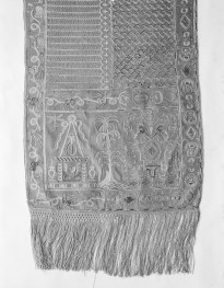 Muzeum Narodowe - zbiory - pas bawełniany haftowany dwustronny - Polska /XVIII wiek/ - głowa i wciąża /fragment/ - awers, skan 1