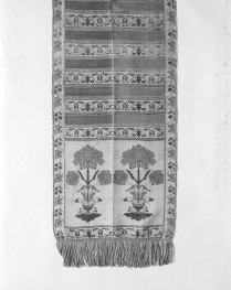 Muzeum Narodowe - zbiory - pas jedwabny czterostronny - /XIX wiek/ - głowa i wciąża /fragment/ - awers, skan 1