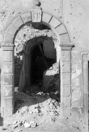 kamienica - elewacja frontowa, portal, skan 1