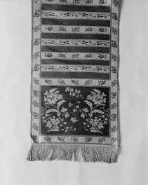 Muzeum Narodowe - zbiory - pas jedwabny dwustronny - Gdańsk - Szydłowiec /P.C. Salzhuber 1793 rok/ - głowa i wciąża /fragment/ - awers, skan 1