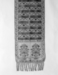 Muzeum Narodowe - zbiory - pas jedwabny dwustronny - Lyon /1785 - 1792 rok/ - głowa i wciąża /fragment/ - awers, skan 1