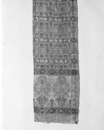 Muzeum Narodowe - zbiory - pas jedwabny dwustronny - Kupawno pod Bogorodskiem, Rosja /książę Jusupowa 1803 rok/ - głowa i wciąża /fragment/ - awers, skan 1