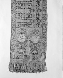 Muzeum Narodowe - zbiory - pas jedwabny czterostronny - Kraków /Franciszek Masłowski 1781 - 1806 rok/ - głowa i wciąża /fragment/ - awers, skan 1