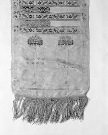 Muzeum Narodowe - zbiory - pas jedwabny czterostronny - Lyon /1785 - 1792 rok/ - głowa i wciąża /fragment/ - awers, skan 1