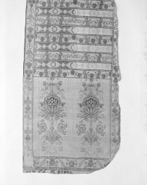 Muzeum Narodowe - zbiory - pas jedwabny czterostronny - Lyon /1785 - 1792 rok/ - głowa i wciąża /fragment/ - awers, skan 1