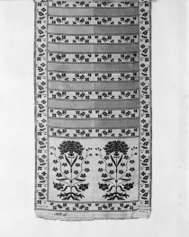 Muzeum Narodowe - zbiory - pas jedwabny czterostronny - Lyon /1785 - 1792 rok/ - głowa i wciąża /fragment/ - awers, skan 1